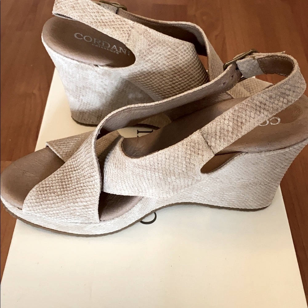 *NEW* Cordani Criss Cross Wedge